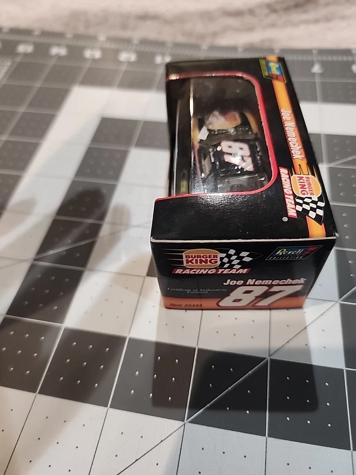 Chevrolet Monte Carlo Joe Nemechek 1996 Revell escala 1:64 #87 Burger King Foto 2 de 4