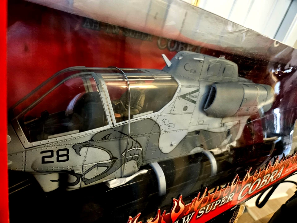 Motorworks 21st Century Toys 1:18 AH-1W Super Cobra Helicopter - Image 2 of 4