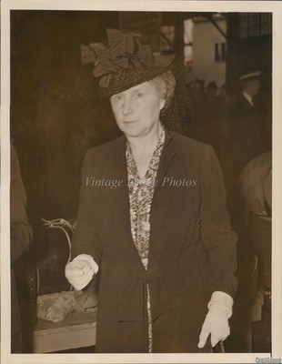 1941 Lisbon Mrs Grace Gunther American Export Liner Hat Vintage Photo 7x9