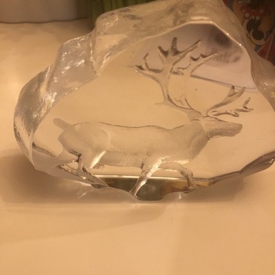 Matten Jonasson Kunst Kristall wandelndes Rentier skandinavische Kunst Glas