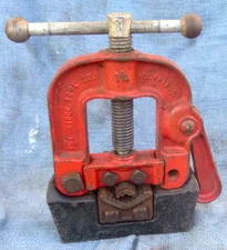 Ridgid Pipe Vise No. BY-1-1/4 Yoke Bench Mount Black Base