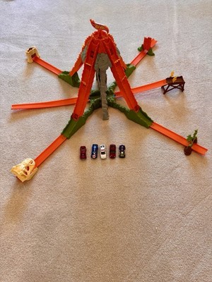 Hot Wheels Track Builder Volcano Blast playset