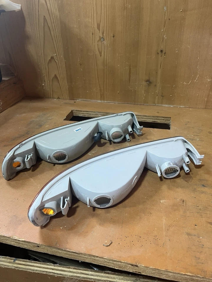 Sierra 2500 HD 1999-2007 pasajero luz de cabeza derecha OEM 15850352 Foto 2 de 4