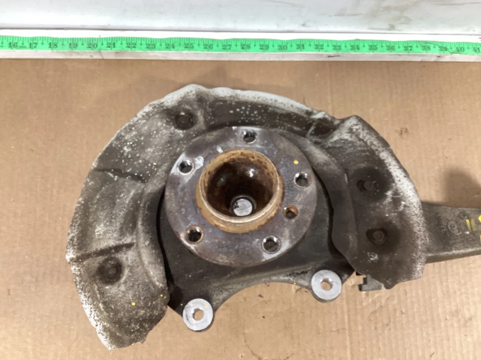 BMW 535I 2011-2016 rueda delantera izquierda eje nudillo buje cojinete 6775770 OEM. Foto 2 de 4