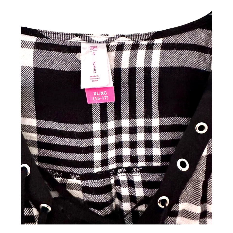 Blusa a cuadros para mujer No Boundaries XL negra blanca cuello con cordones manga 3/4 Foto 4 de 4