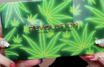 Make Up Revolution Chilled Good Vibes Eye Shadow Palette New 100% Authentic