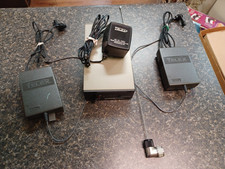 Telex Communications FMR-25 Wireless Microphone Receiver 2 Microphones