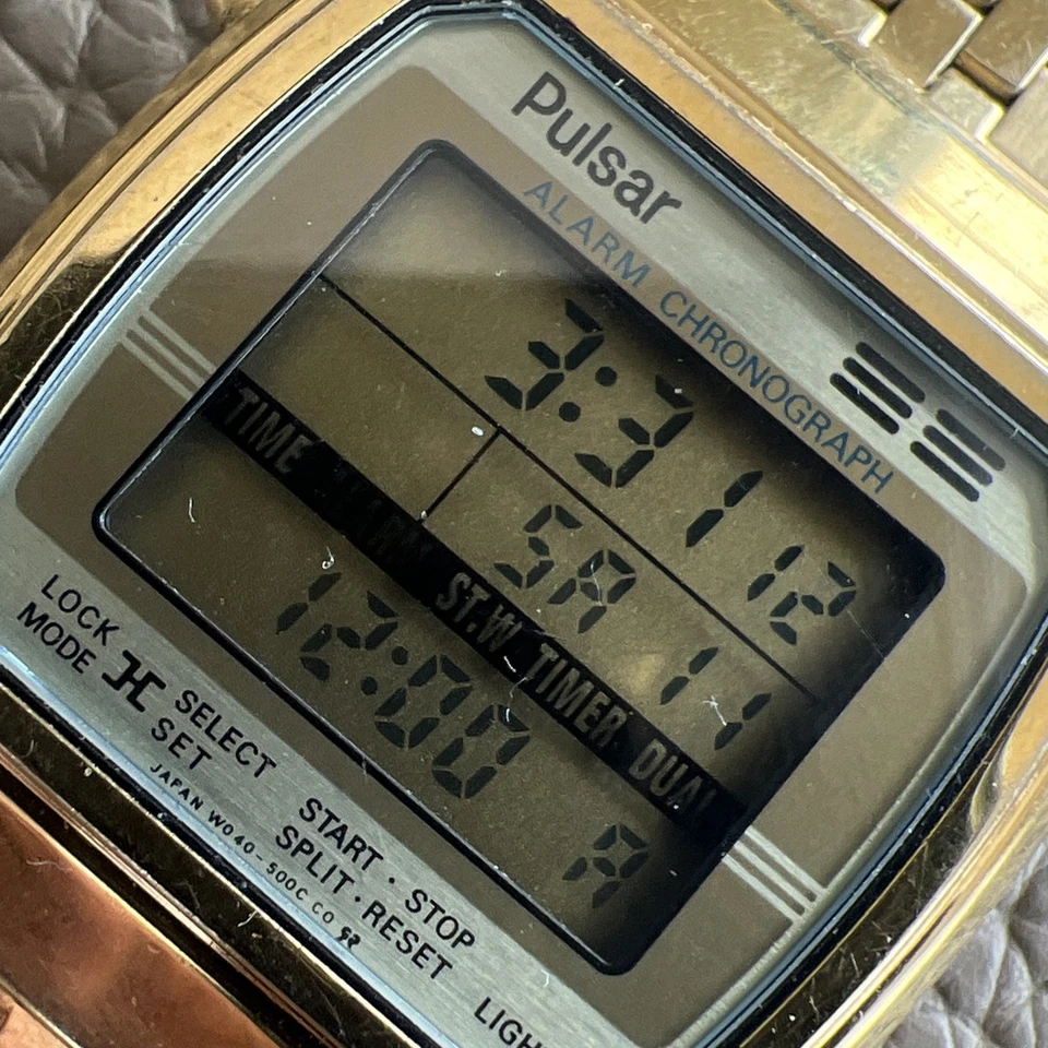 Vintage Men’s PULSAR LCD Japan W040 5000 Gold Tone Alarm Chrono Running - image 2 of 4