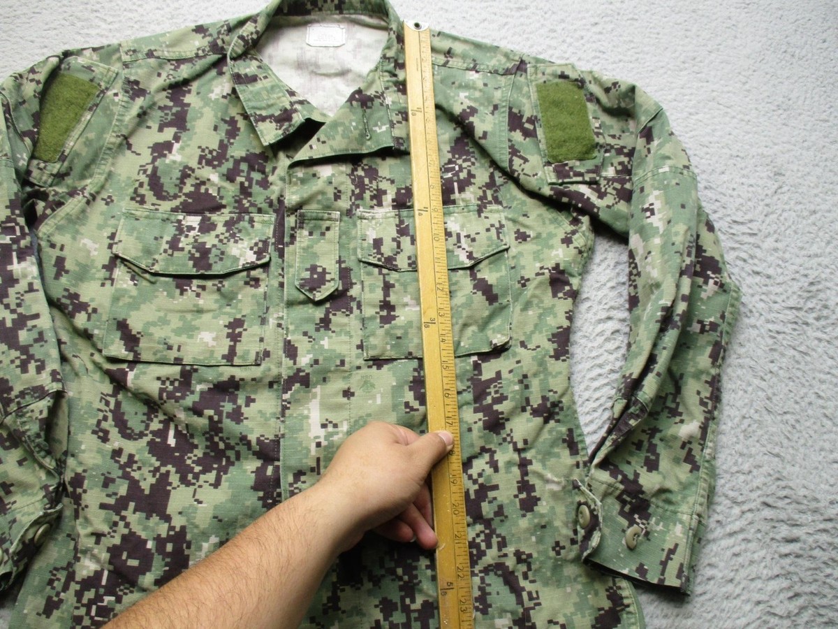 US Navy NWU Type III Jacket Mens Small Long Green Digital Camo