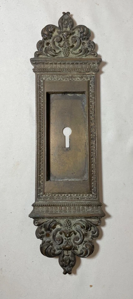 gran antiguo ornamentado 1800 bronce dorado llave escudo puerta herrajes placa montaje Foto 2 de 4