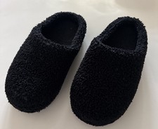Isotoner Women  s Berber Clog Slippers Black 6.5/7 NEW