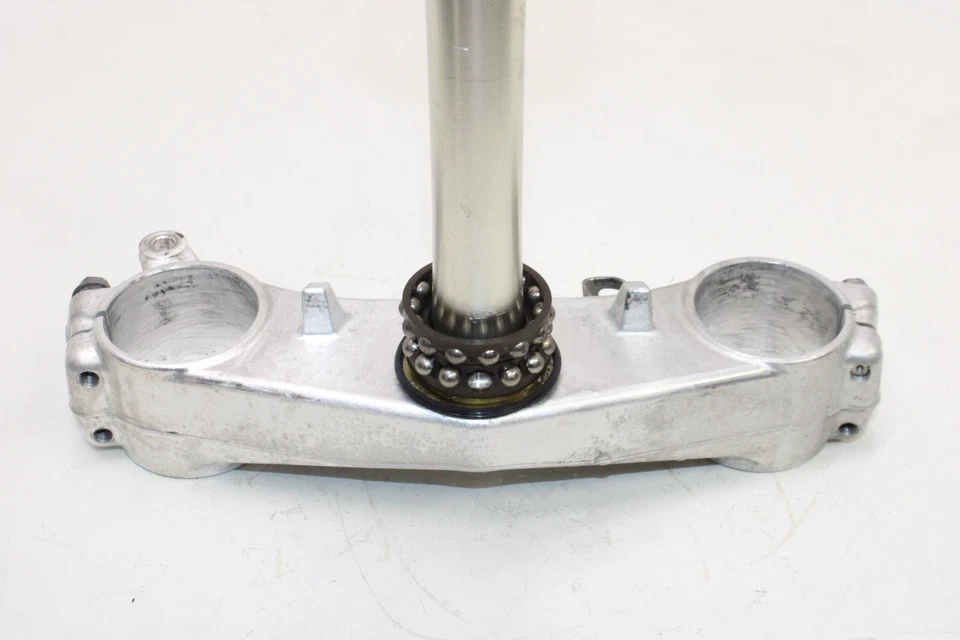 06-09 SUZUKI GSXR 600 OEM HORQUILLA DELANTERA ABRAZADERA INFERIOR TRIPLE ÁRBOL VÁSTAGO Foto 3 de 4