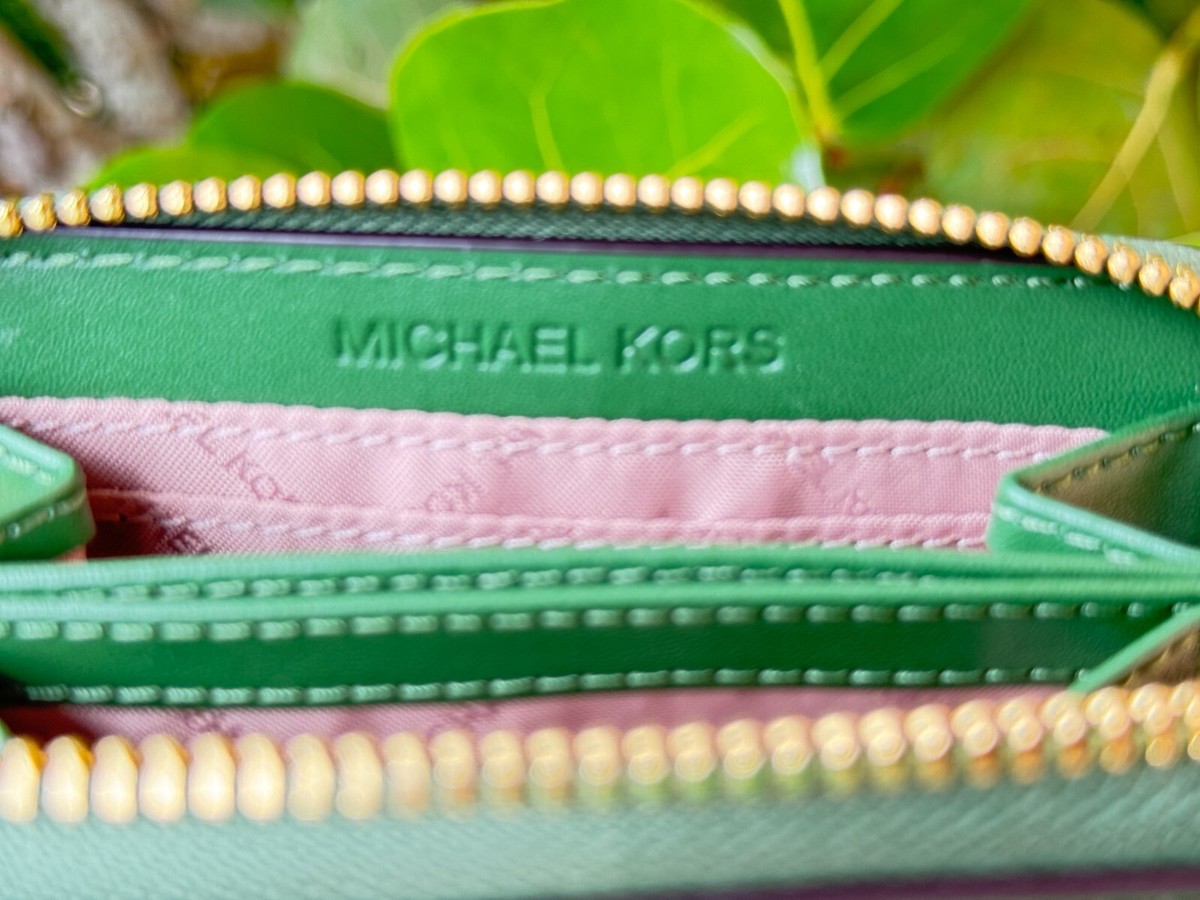 MICHAEL KORS JET SET TRAVEL MD ZIP AROUND CARD CASE WALLET GREEN