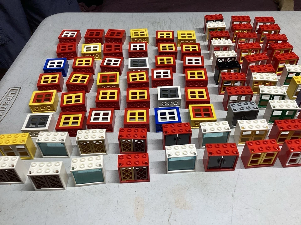 Lego Windows 4132 & 4133 Solid Studs & Panes 2 x 4 x 3 Hollow 60598 & 60608 Shut - Image 2 of 4