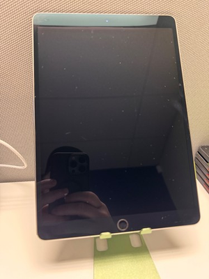 #ad ***USED*** Apple iPad Pro 10.5 inch 2017 A1852 64 GB Wi Fi 4G Space Gray $109.00