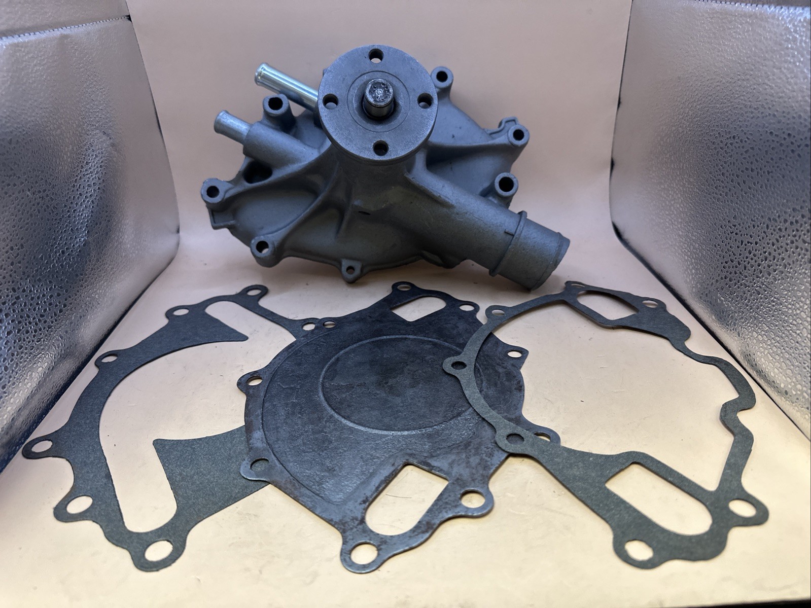 Gates 43264/CARTER W572M Water Pump 80-85 FORD LINC MERC tap Desc