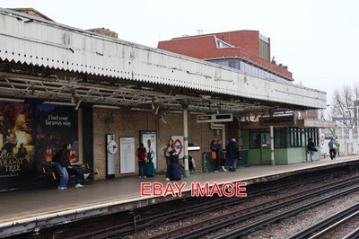 FOTO PUTNEY BRIDGE U-BAHNHOF DER EDGWARE-GEBUNDENE - BAHNSTEIG. (DISTRICT