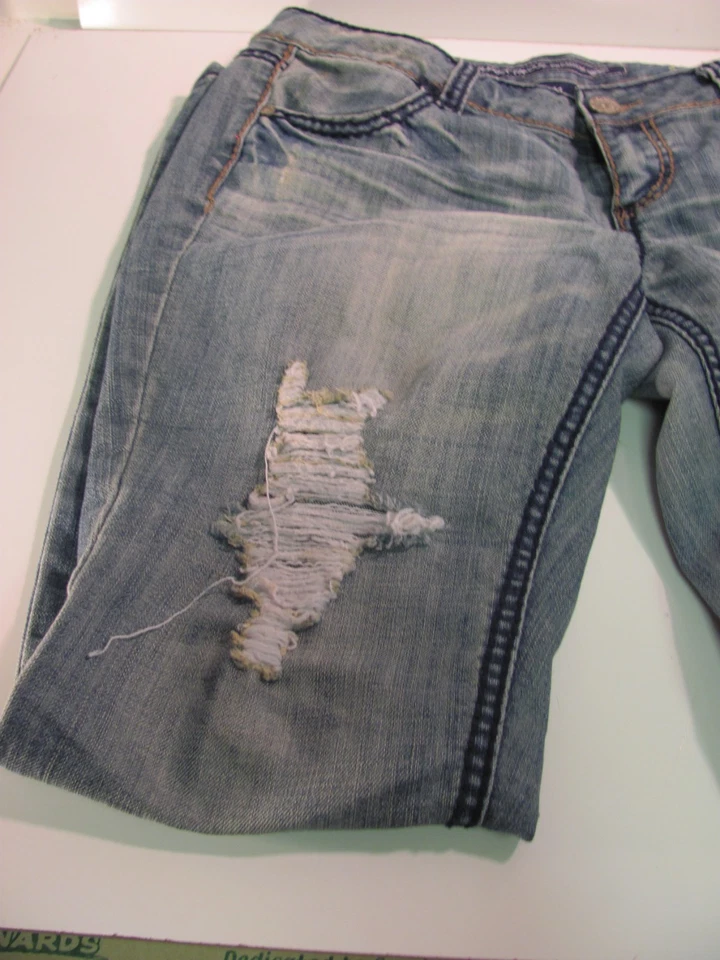 Pantalones de mezclilla Almost Famous muy desgastados para mujer talla 11 tiro bajo azul Foto 3 de 4