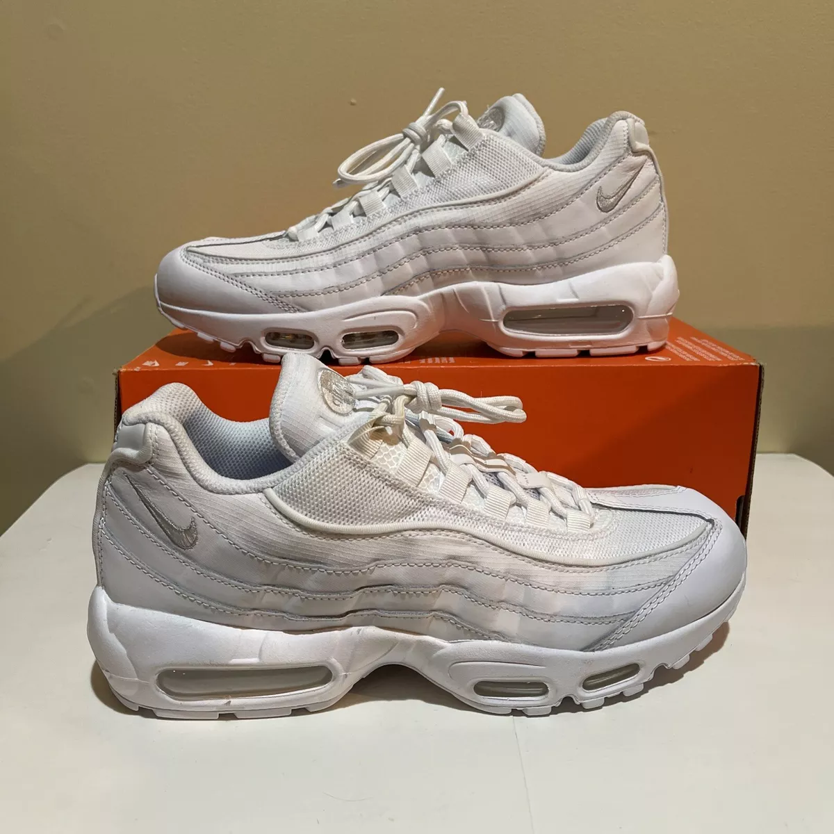 Nike 95 top triple white