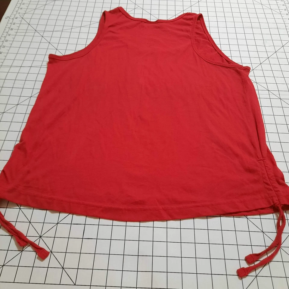 Camiseta sin mangas Bobbie Brooks roja Meet Me in the Woods para mujer talla grande 1X Foto 3 de 4