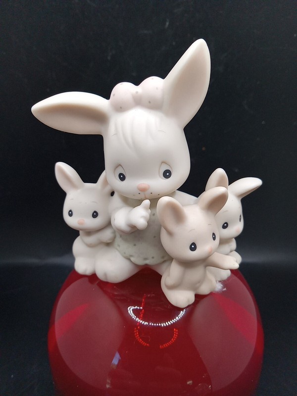 Vintage PRECIOUS MOMENTS  "Some Bunny's Sleeping" So Sweet