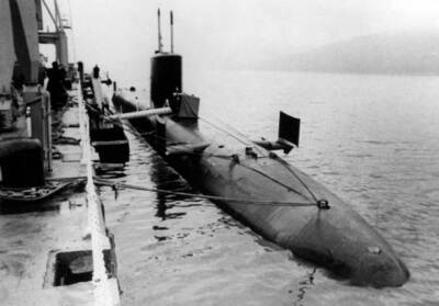 The submarine HMS Resolution shipyard Vickers-Armstrongs Limit- 1968 Old Photo