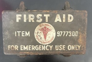 Vintage WW2/Korean War Jeep U.S. Army First Aid Kit.