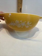 Vintage 1970s Pyrex Butterfly Gold Mixing Bow...