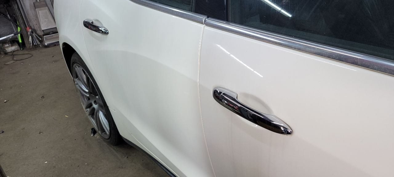 2016 Maserati Ghibli Left Driver Front Door Trim Panel