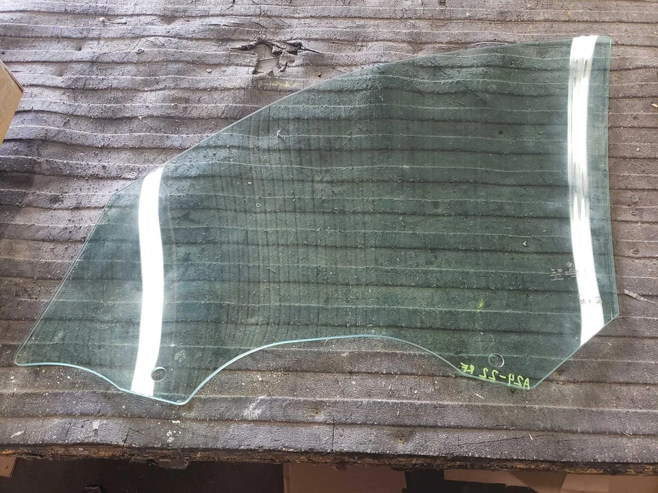 19 20 21 BMW X5 Right Front Door Window Glass ID# 51337430938 - Image 2 of 4