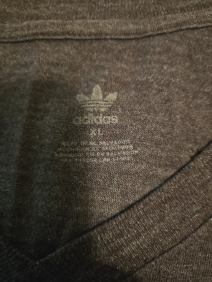 NBA Miami Heat. Camiseta de mujer Adidas cuello en V manga corta. Talla XL Foto 4 de 4