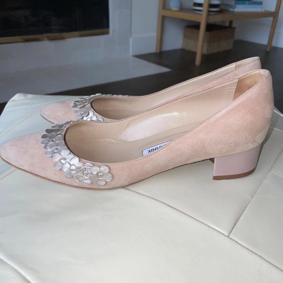 Manolo Blahnik Beige Gamuza Cuero Metálico Flor Lista 30 Tacones, Talla 37 Foto 4 de 4