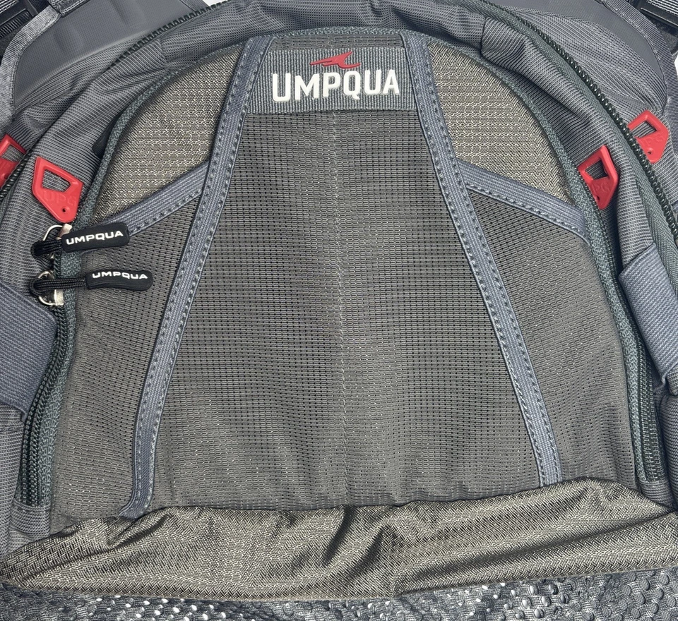 Umpqua Overlook 500 Chest Pack Gently Used Great Used Condition Fly Fishing - Image 2 of 4