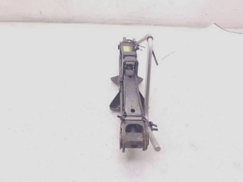 KIT DE GATO Y HERRAMIENTAS 2011 LEXUS CT200H  Foto 2 de 4