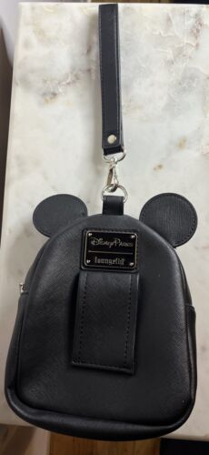 Muñequera Loungefly Mickey Mouse 2021 de los parques de Disney - Imagen 2 de 3