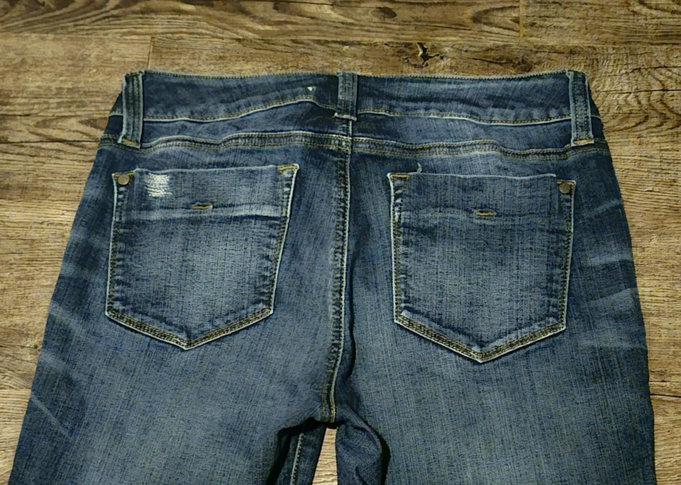 Pantalones de mezclilla ajustados para mujer Miracle Body oscuro con bigotes desgastados adornados 4 29 Foto 3 de 4