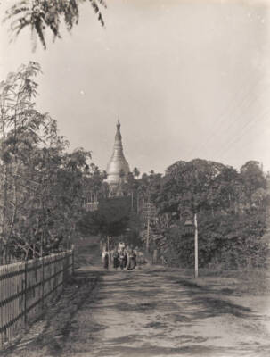 Coming away from the Shive Dagon Burma Myanmar 1900 OLD PHOTO