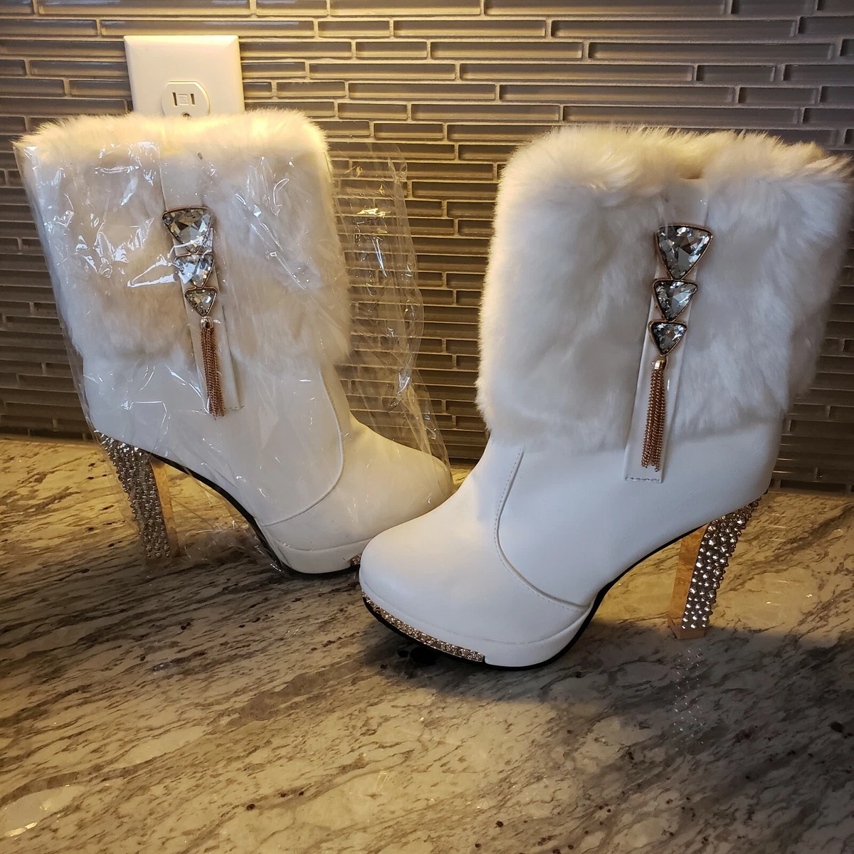 New Women s Vero Cuoio Stamped White Gold Studded Boots Red Sole Sz 7 US