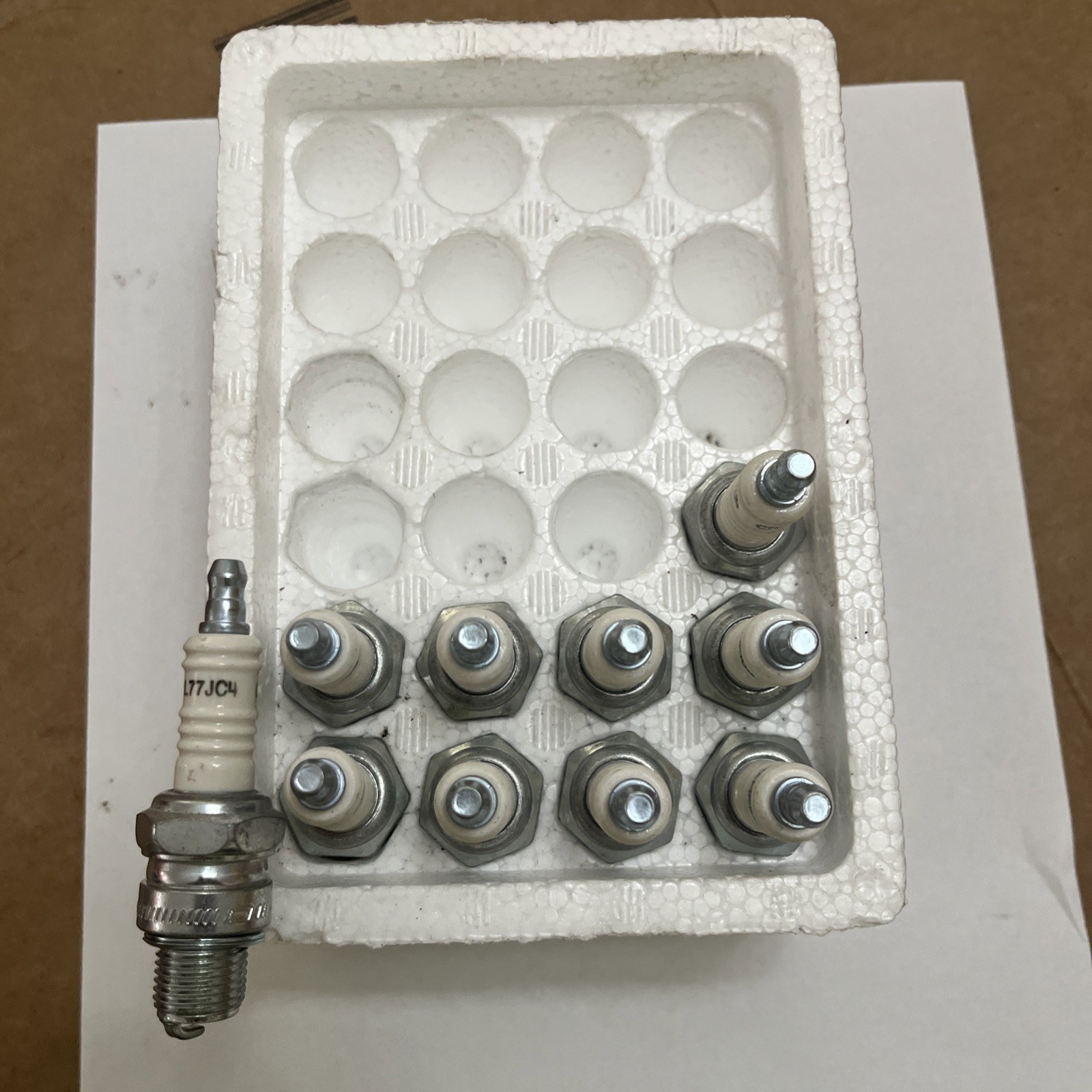 BOX of 10 # QL77JC4  828S  Genuine OEM Champion Copper Plus Spark Plugs BIN