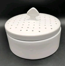 Chantal White Stoneware Pancake Tortilla Pita Bread Warmer Perforated Lid 1.5 qt