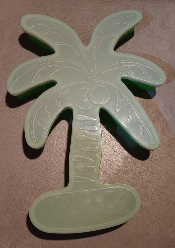 NEW Palm Tree Shaped Servette Plastic Food Storage Container with Lid