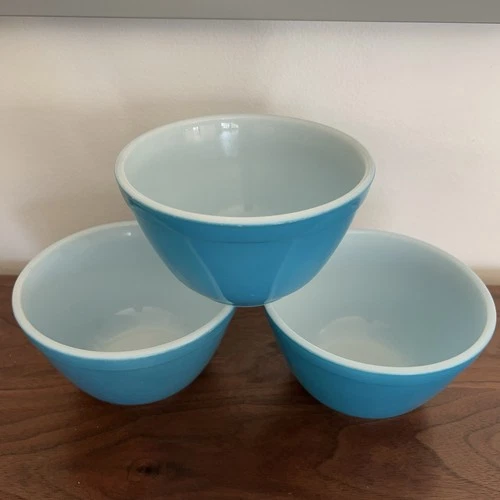 3 Vintage Pyrex Primary Blue on White 1½ Pint Mixing Bowls # 401