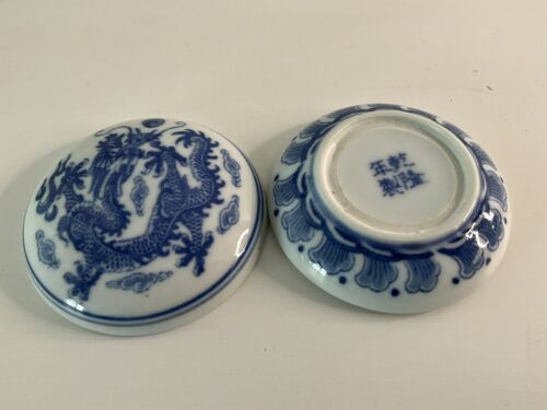 Vintage Blue & white Ceramic Seal Paste Pots with 4 Character Marks on both - Picture 4 of 7
