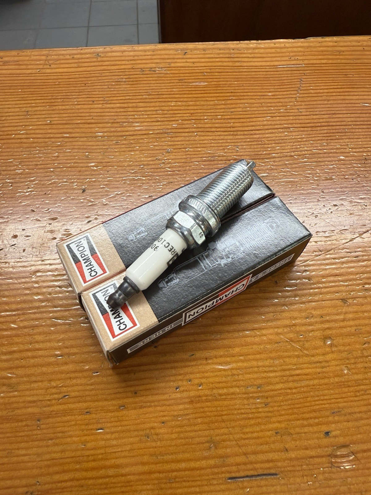 Champion 9006 Iridium Spark Plugs Pair of 2