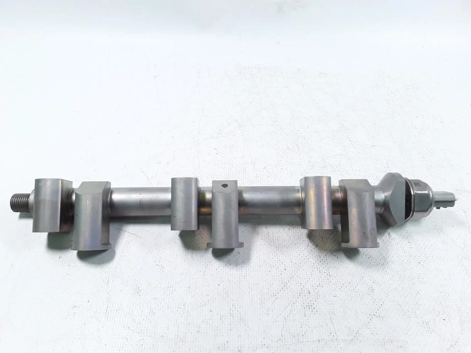 Nissan Rogue 2022- Fuel Rail Injection Moulding 95PP25 - Image 3 of 3