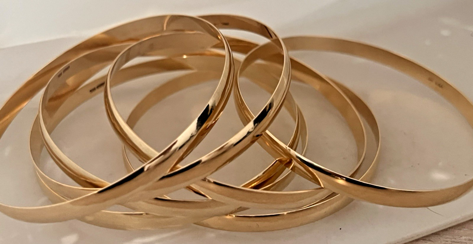 14k Solid Yellow Gold Bangle Bracelet - image 4