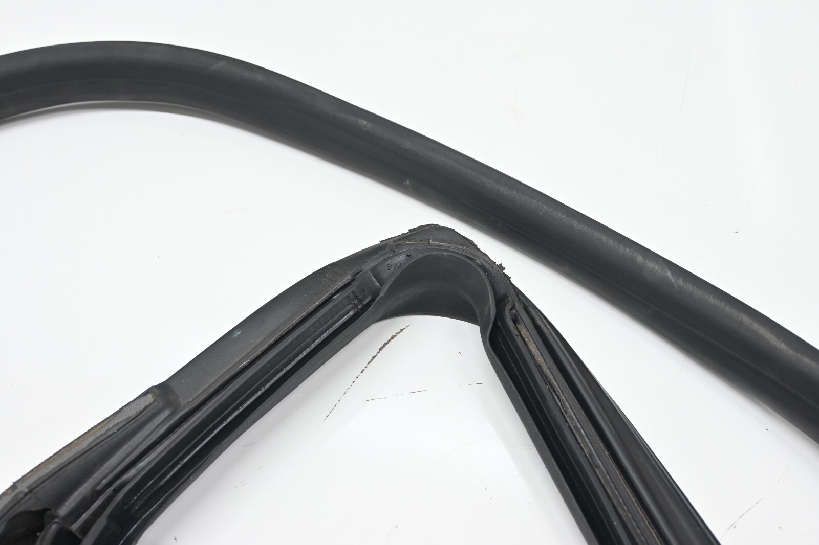 Maserati Ghibli 2014-2020 REAR+LEFT Weatherstrip