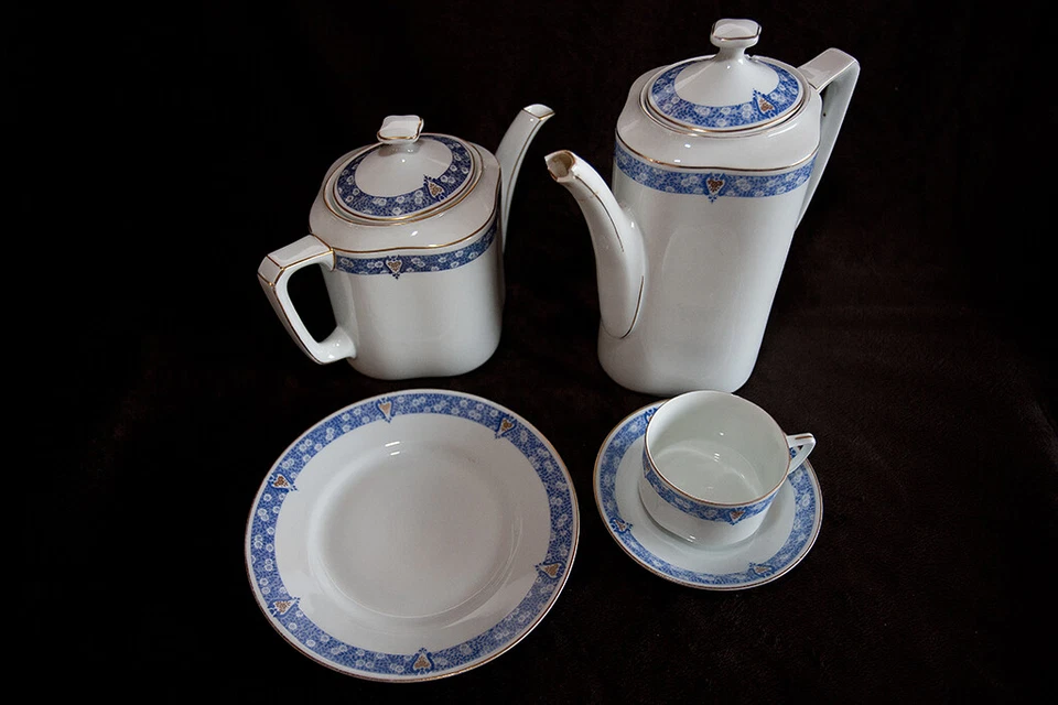 Fraureuth Kaffee- und Tee-Service mit blauer Verzierung und Goldrand - um 1900 - Bild 2 von 4