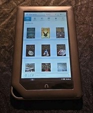 Barnes & Noble Nook Color BNRV200 -A   7” Tablet Reader And  Case Bundle