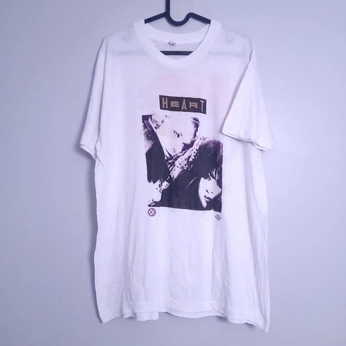 Heart Band T-Shirt Size XL World Tour Rock Musi 1980s vintage concert t-shirt, vintage, size XL, single stitch, B+ condition
